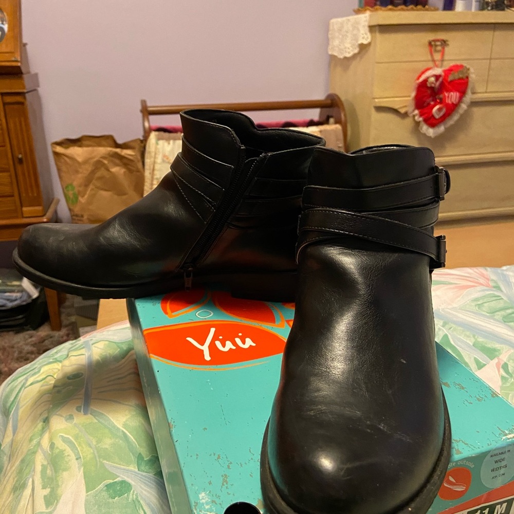 Women’s size 11M boots